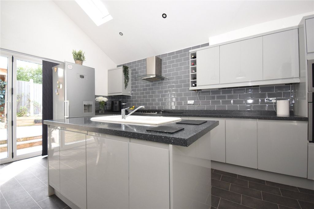 Property photo 1 of 22 Picture No. 10