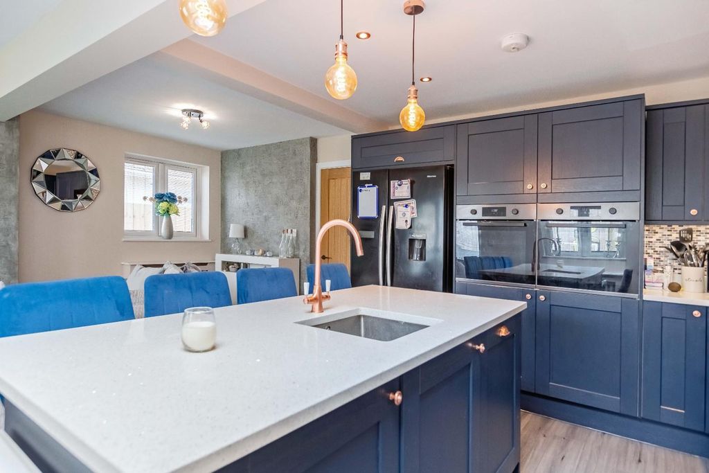 Property photo 3 of 32 Cecil_Rd_6.Jpg