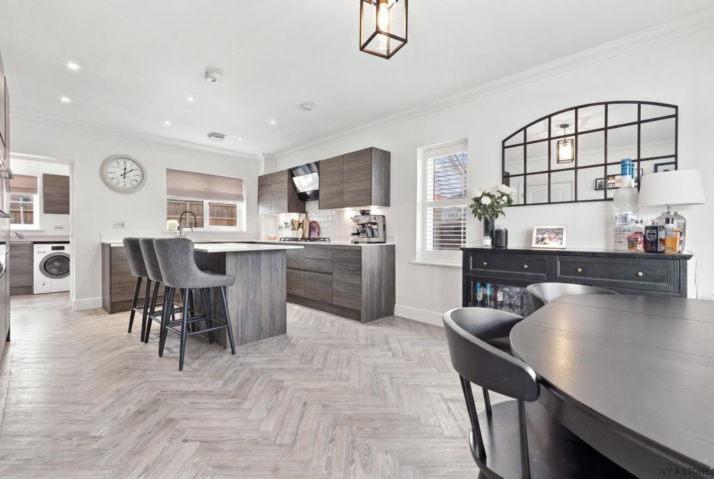 Property photo 3 of 41 5602582