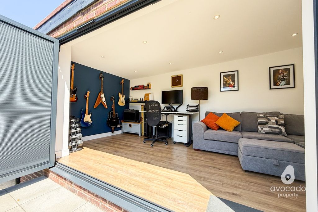Property photo 2 of 27 5052382