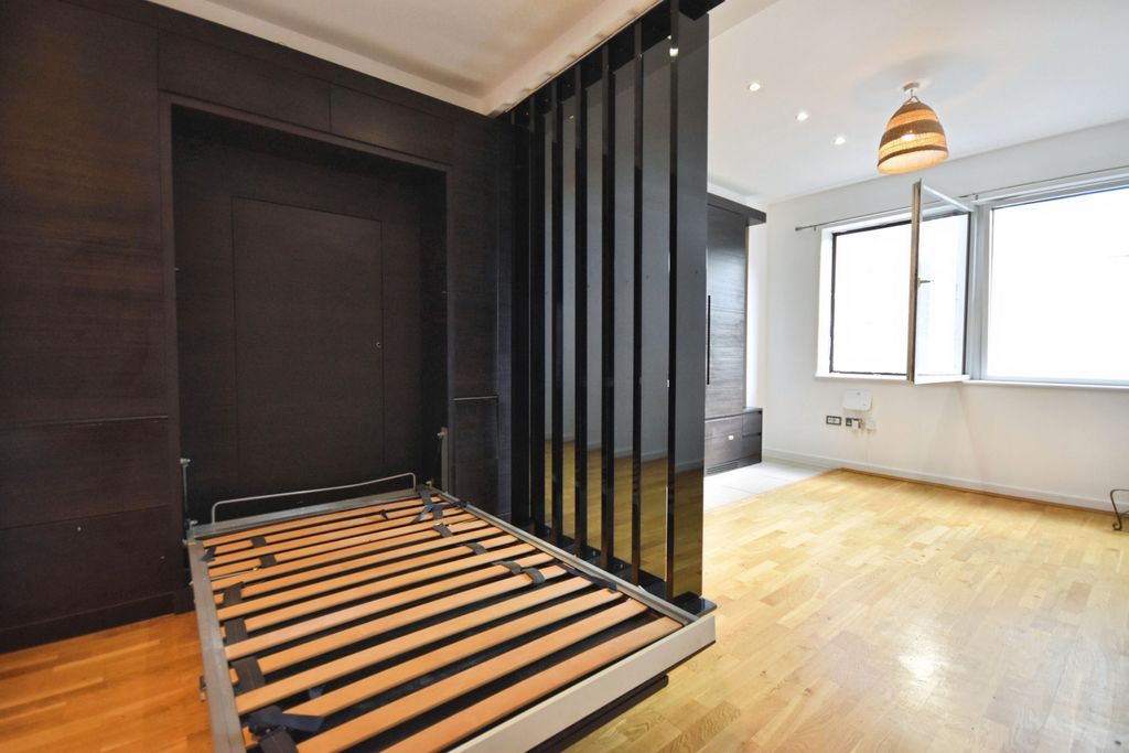 Property photo 3 of 11 Pbox-Bedroom-344117.Jpg