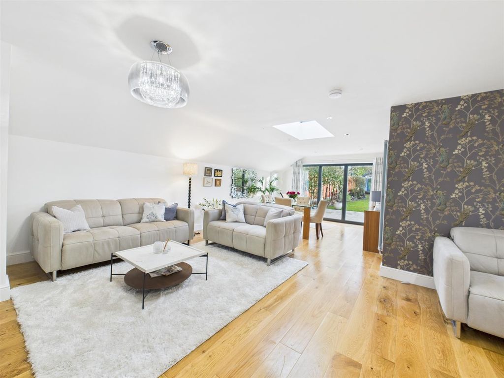 Property photo 2 of 19 Cam05080G0-Pr0257-Still024.Jpg