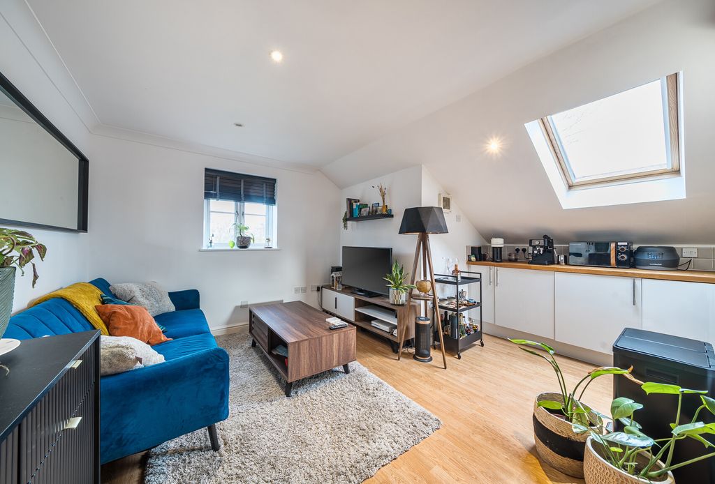 Property photo 3 of 9 1402966-12-69737F...