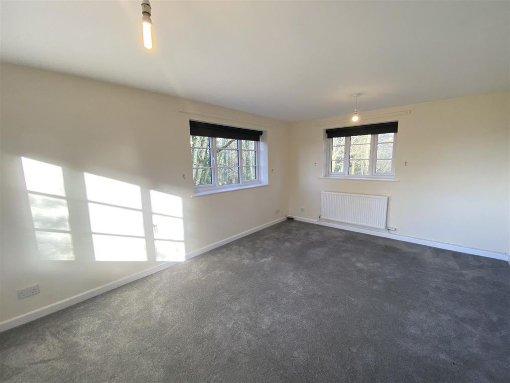 Property photo 3 of 22 Living Room