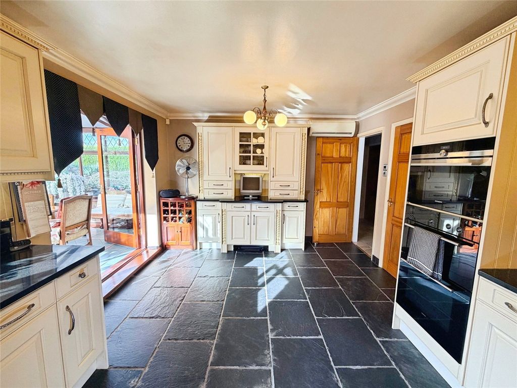 Property photo 3 of 44 Breakfast Kitchen
