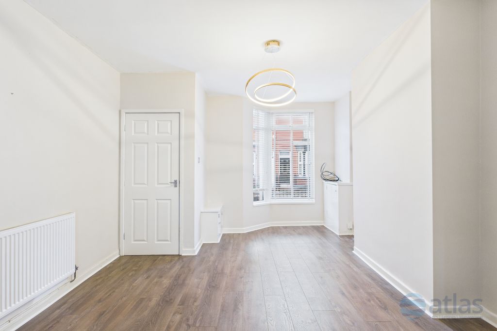 Property photo 2 of 12 Lounge