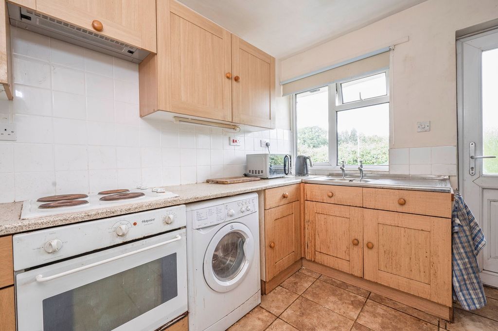 Property photo 3 of 14 Kitchen