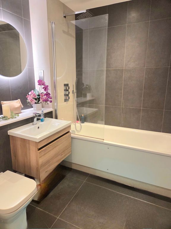 Property photo 2 of 8 Bathroom