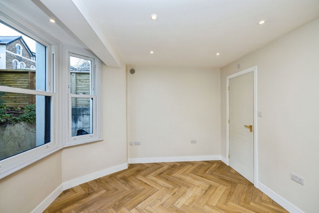 Property photo 3 of 15 Pbox-Img.Jpg