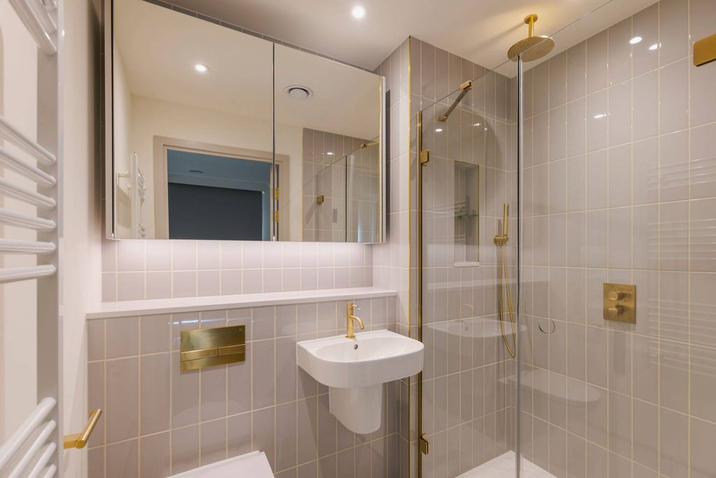 Property photo 3 of 35