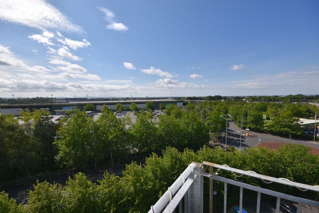 Property photo 3 of 17 Balcony