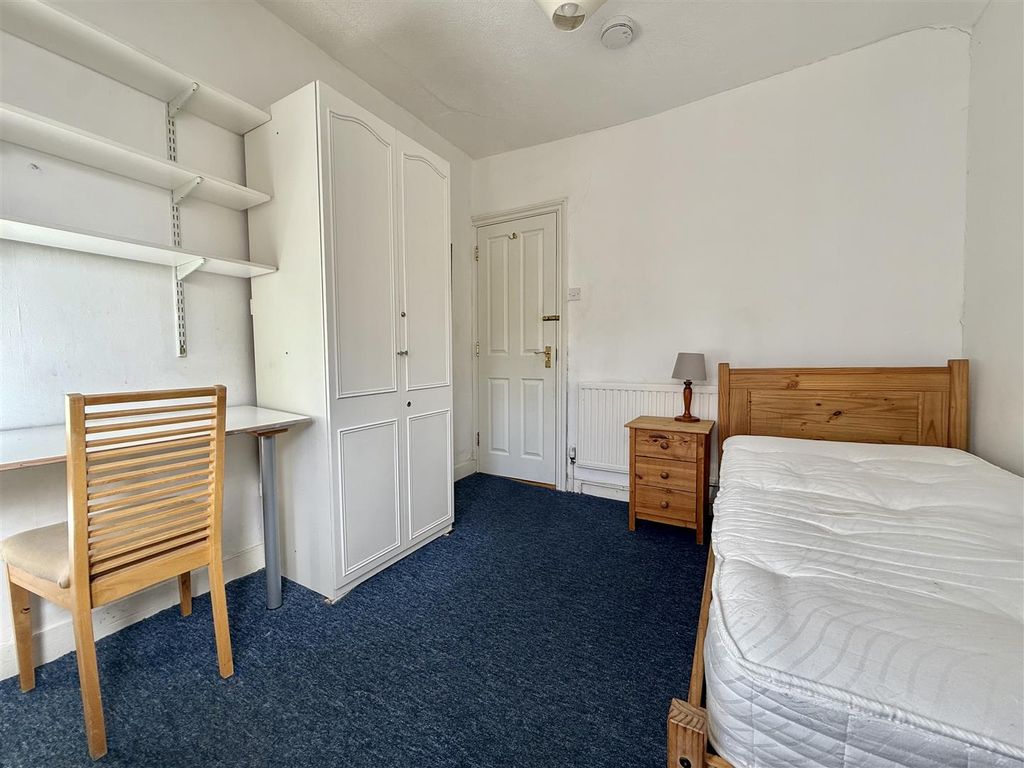 Property photo 3 of 5