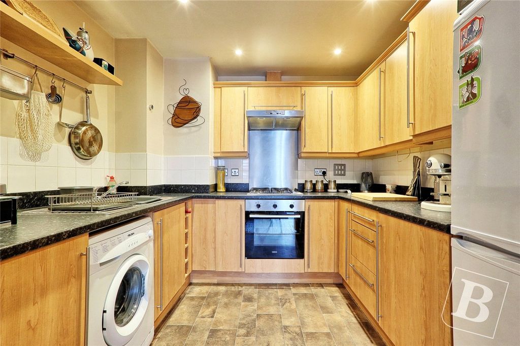 Property photo 2 of 9 Kitchen