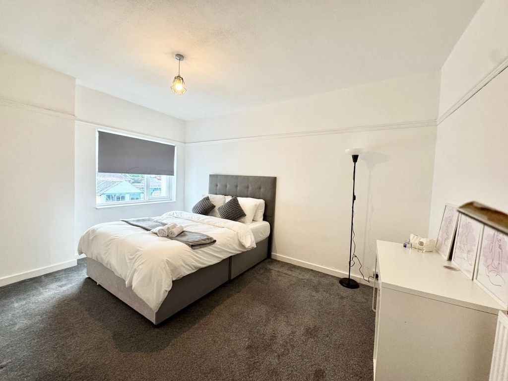 Property photo 3 of 5 Gallery