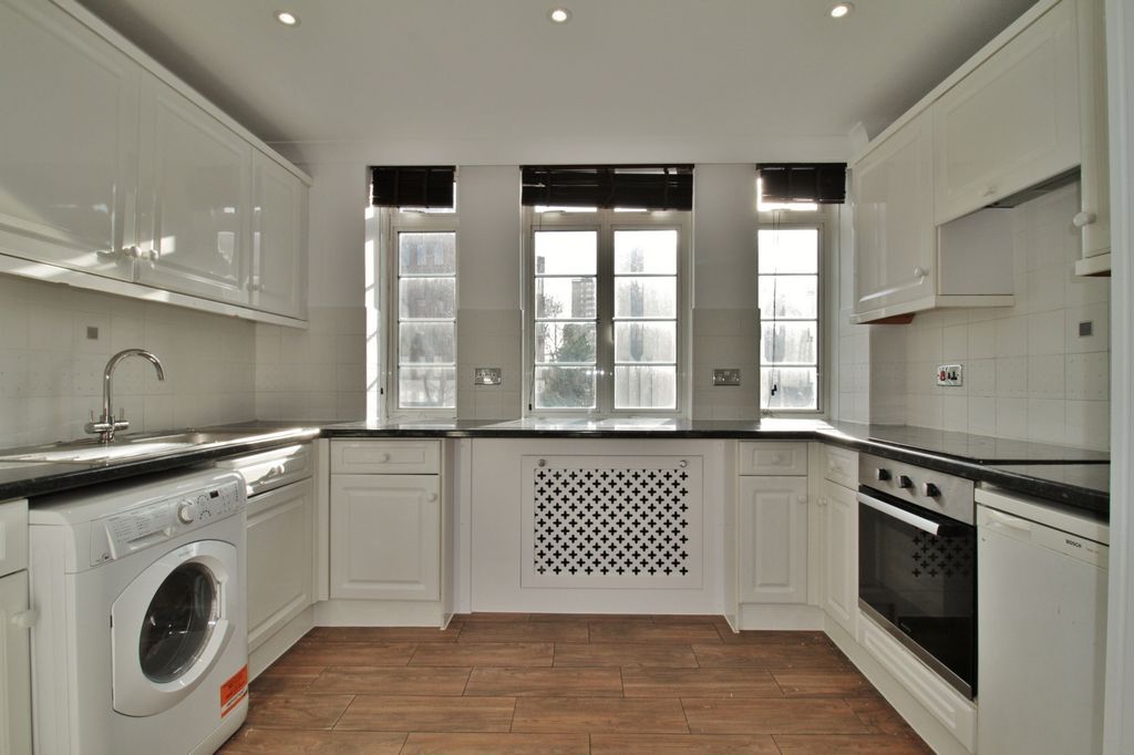 Property photo 1 of 13 Photo 3