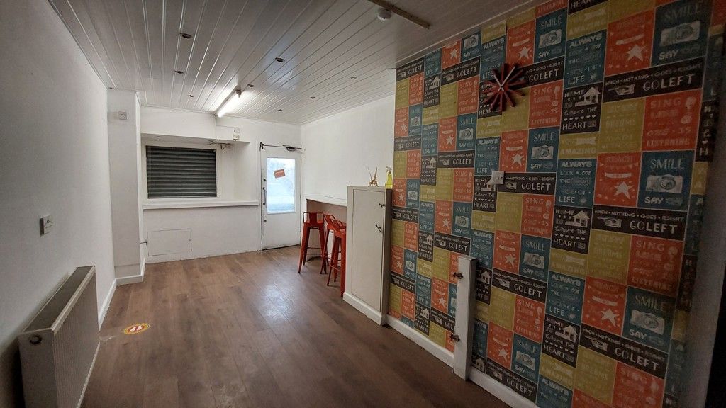 Property photo 3 of 7 Photo 6