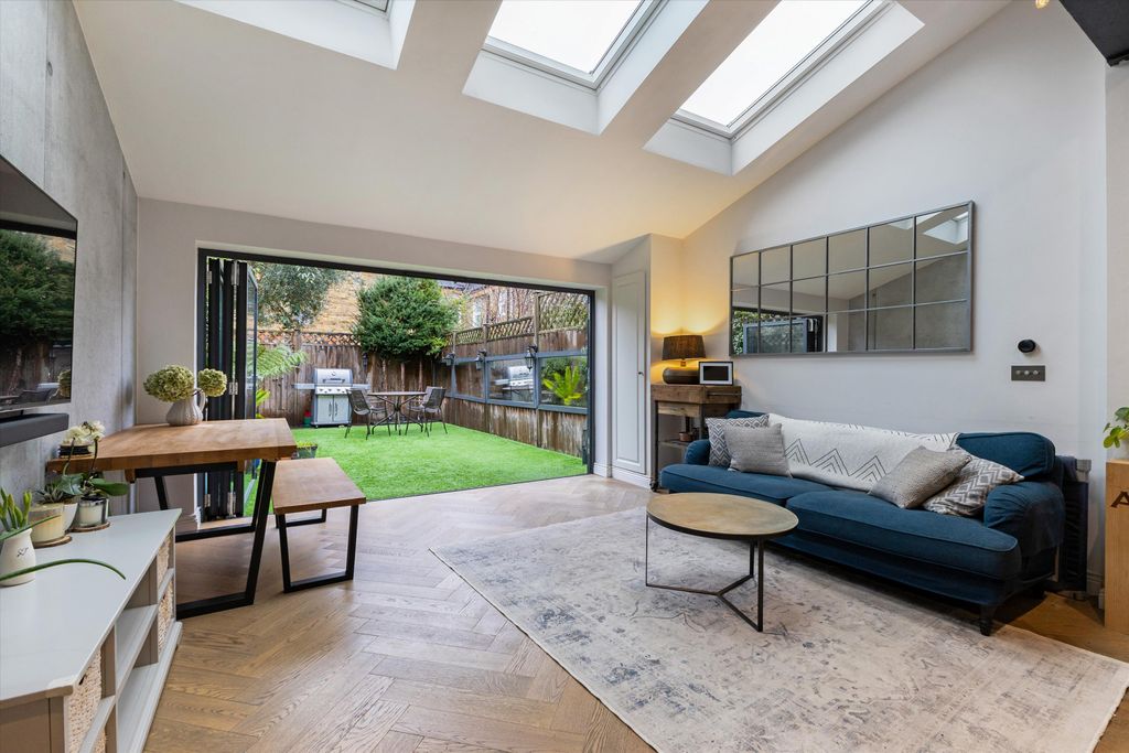 Property photo 1 of 13 Image