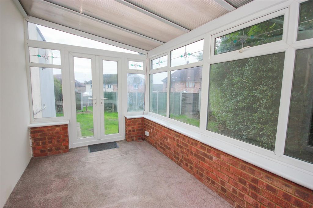 Property photo 3 of 9 Conservatory.Jpg