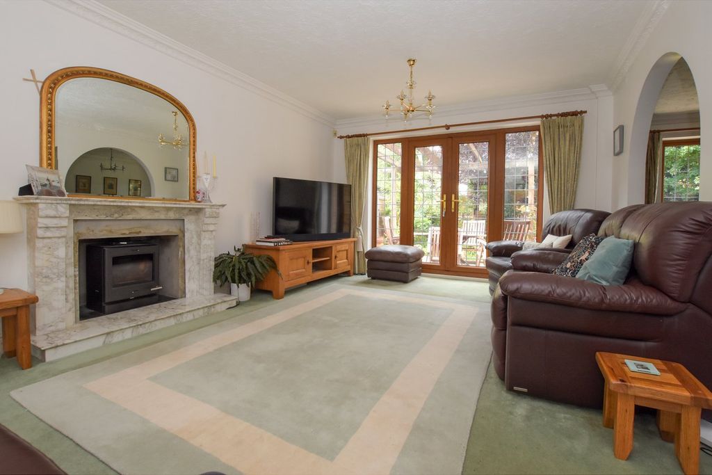 Property photo 2 of 32