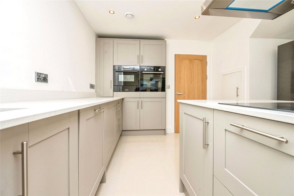 Property photo 2 of 17 Custom Kitchen