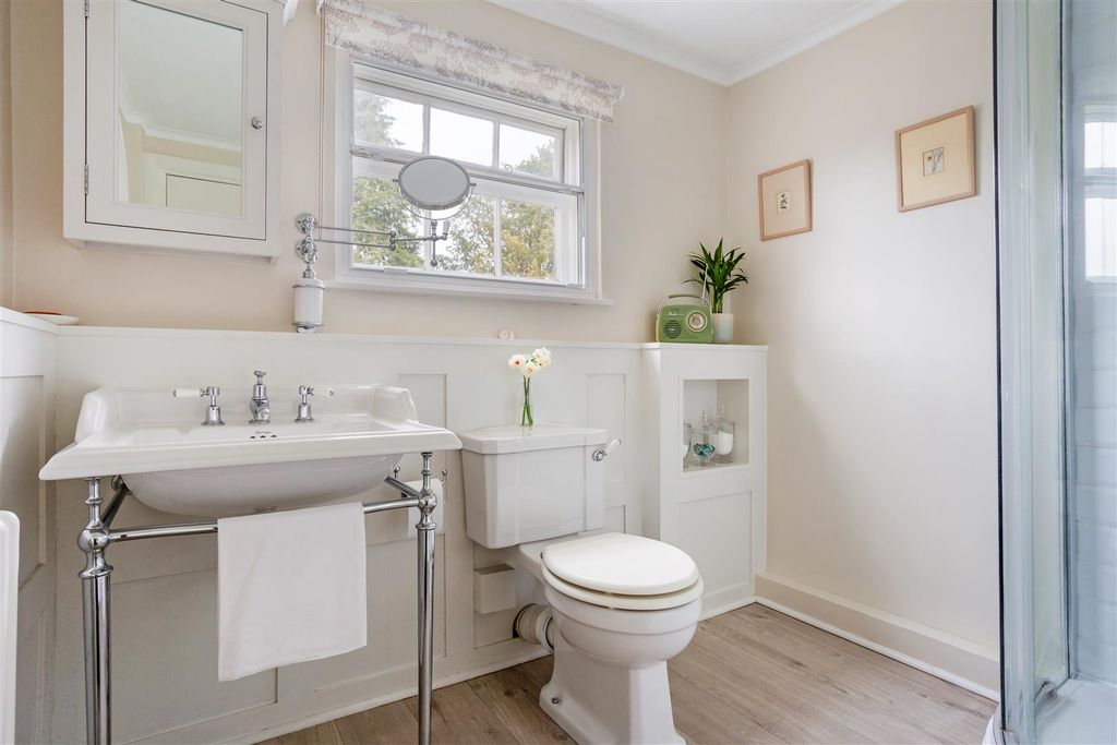 Additional image 8 of 2 bed flat for saleThe Spain, Petersfield GU32