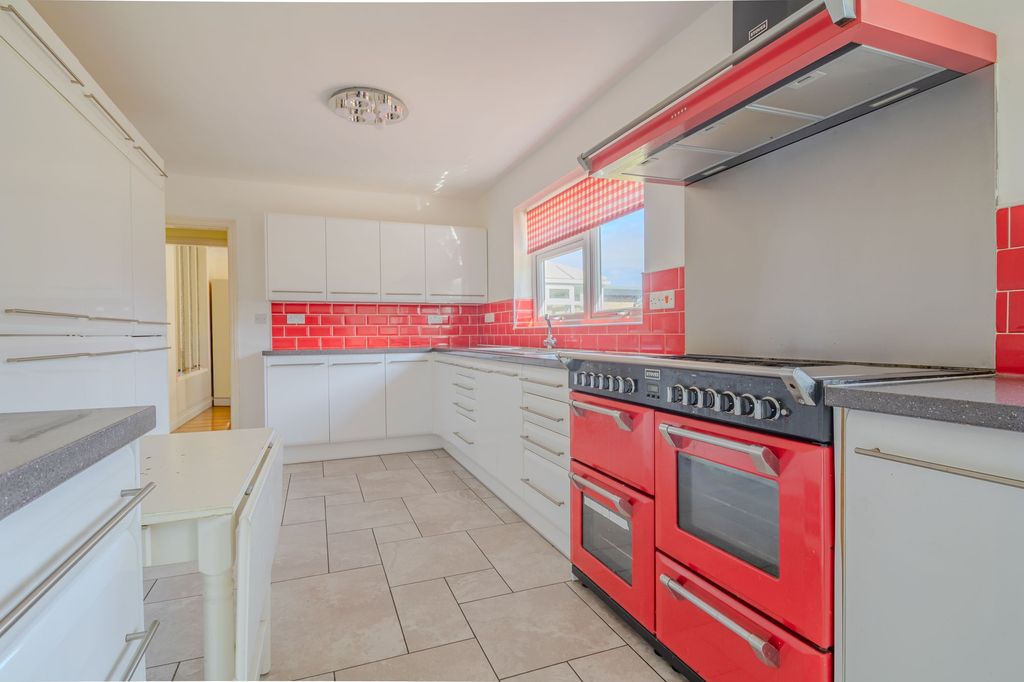 Property photo 3 of 24