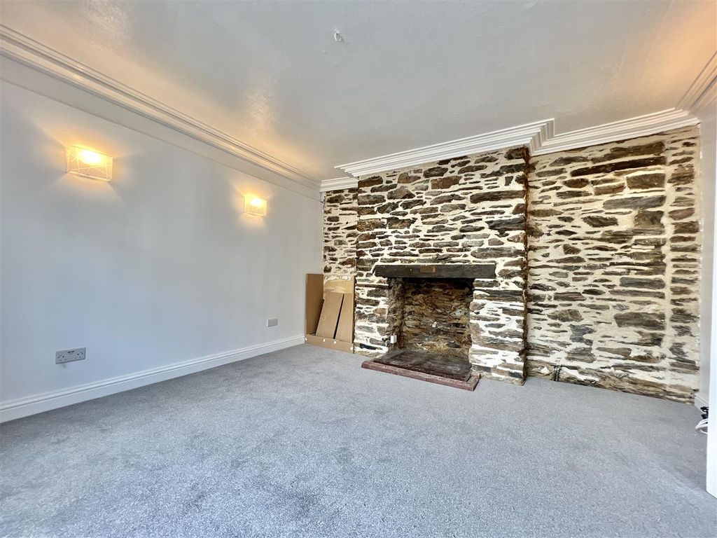 Property photo 3 of 13 61 New Road Lounge.Jpg