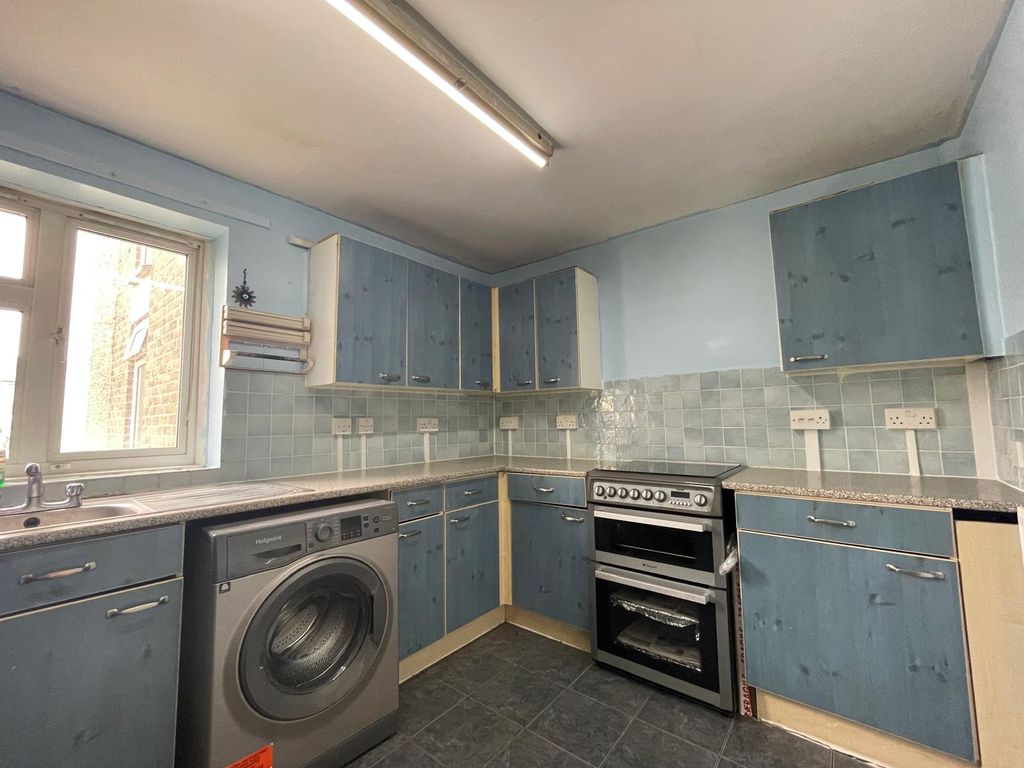 Property photo 1 of 7 Stunning 2 Bedroom Flat In Southall Ub2