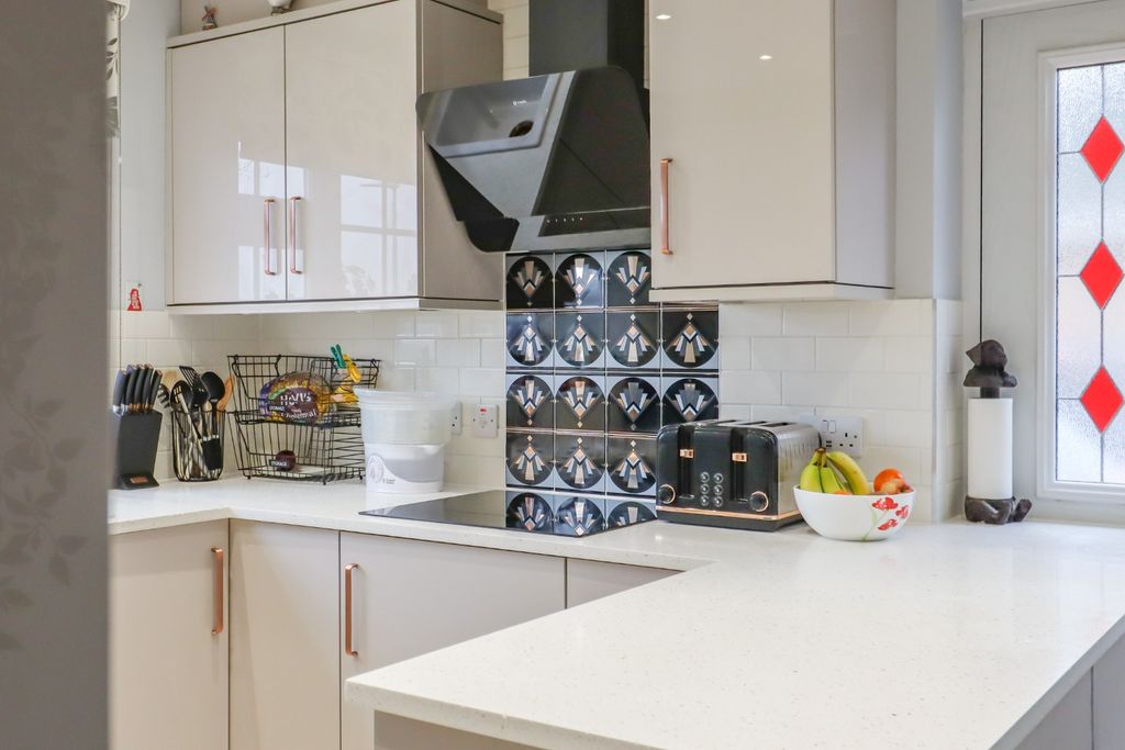 Property photo 3 of 21 4797044