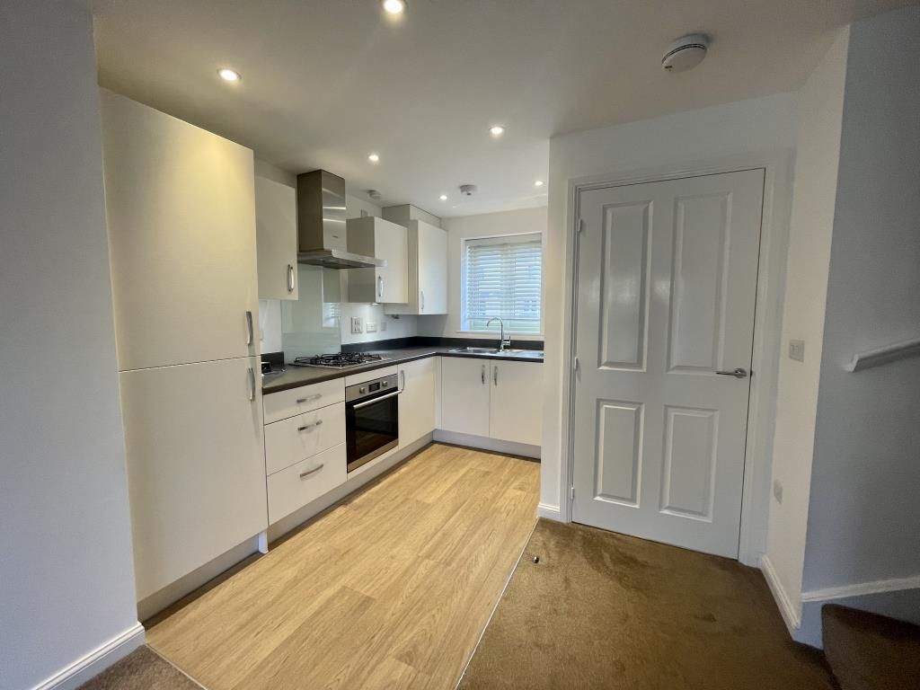 Property photo 2 of 11 Kitchen