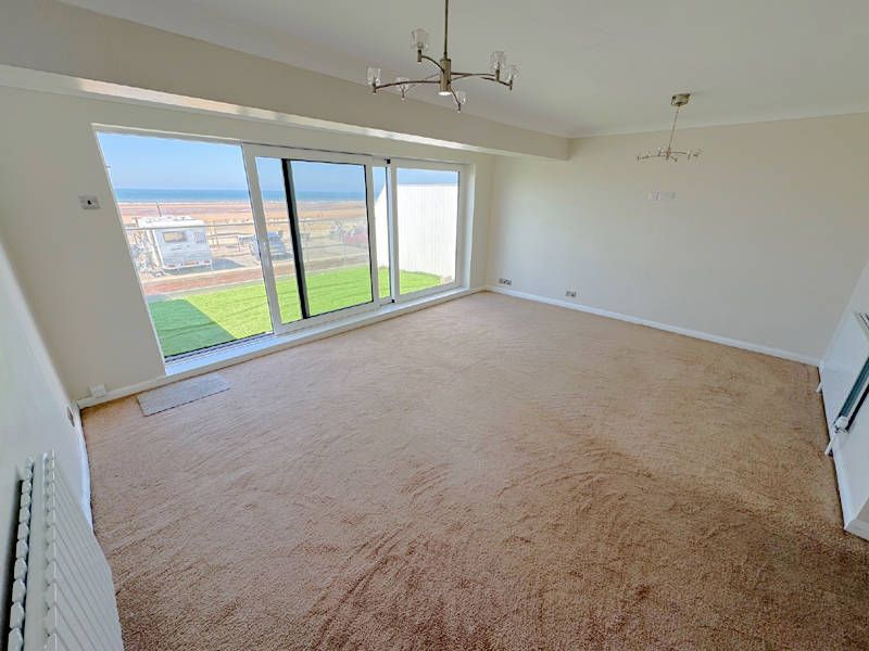 Property photo 2 of 30 Impressive Lounge With Balcony