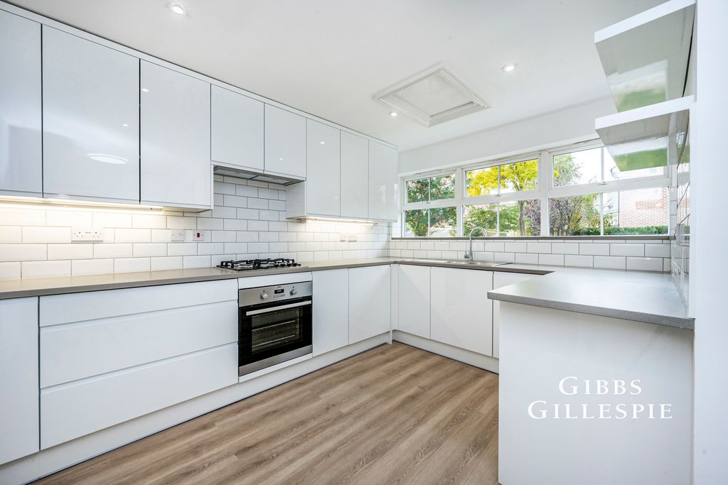 Property photo 2 of 10 Photo