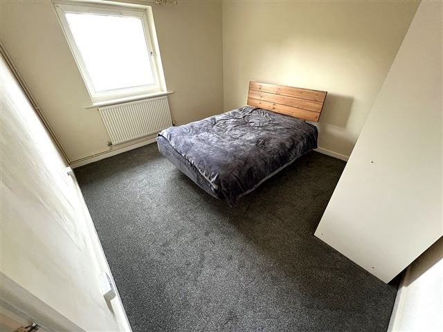 Property photo 3 of 9 Master Bedroom