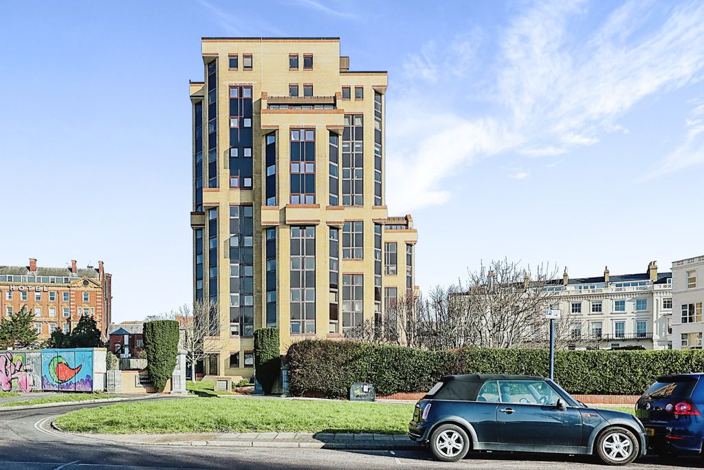 Property photo 1 of 31