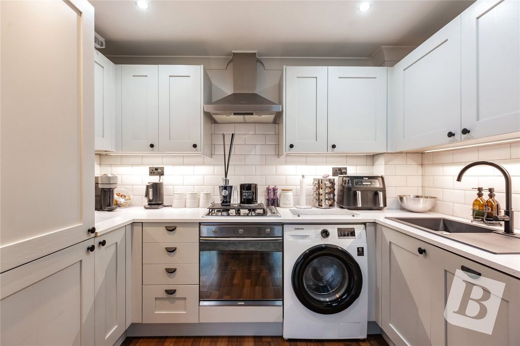 Property photo 2 of 15 Picture No. 13