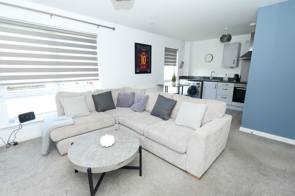 Property photo 3 of 10 Lounge