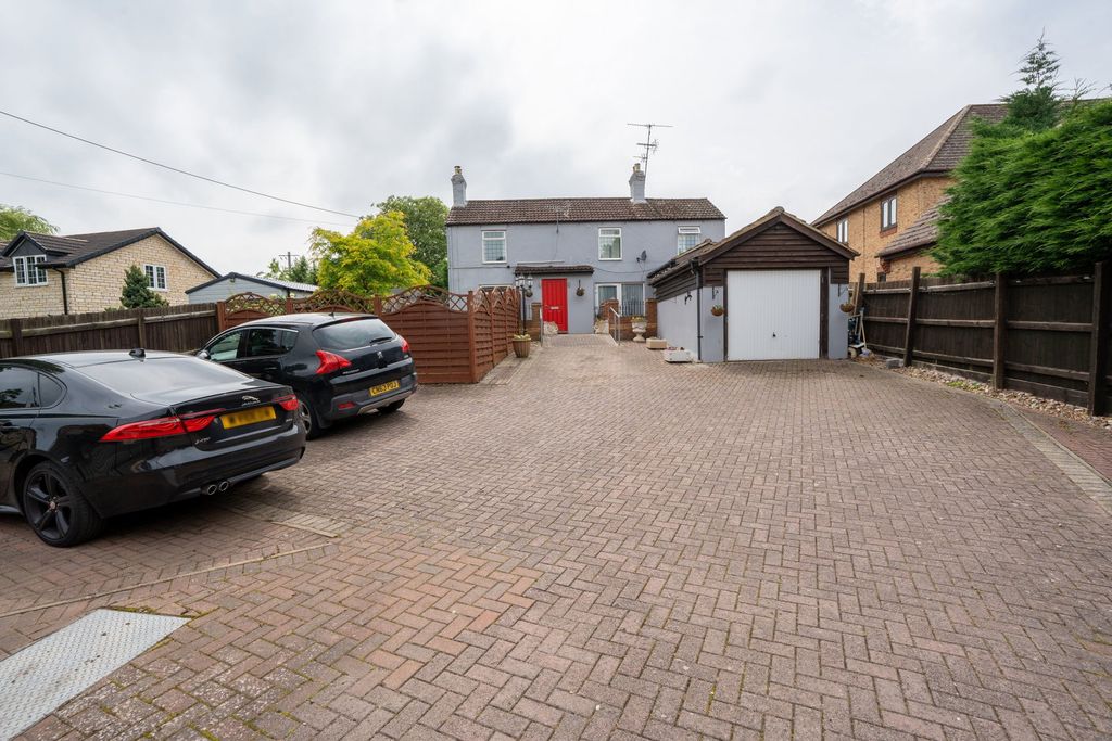 Property photo 1 of 95