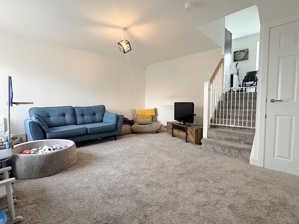 Property photo 2 of 23