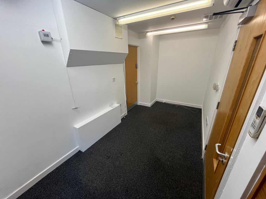 Property photo 3 of 19 Reception Office