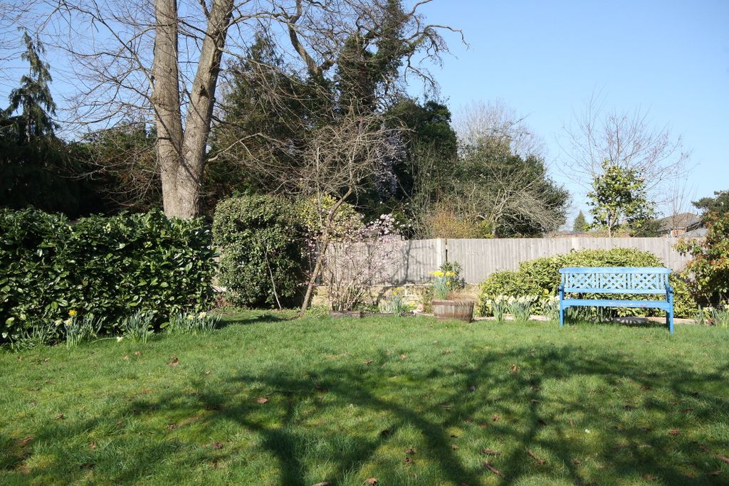 Property photo 2 of 6 Communal Gardens