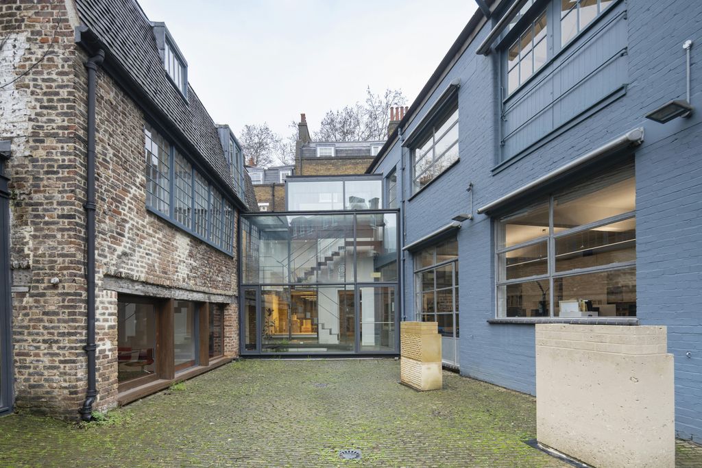 Property photo 3 of 15 Courtyard