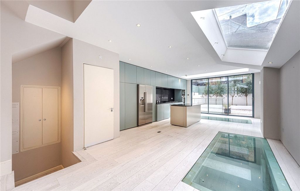 Property photo 2 of 17 Picture No. 14