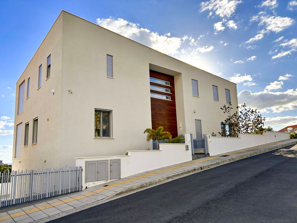 Property photo 1 of 38