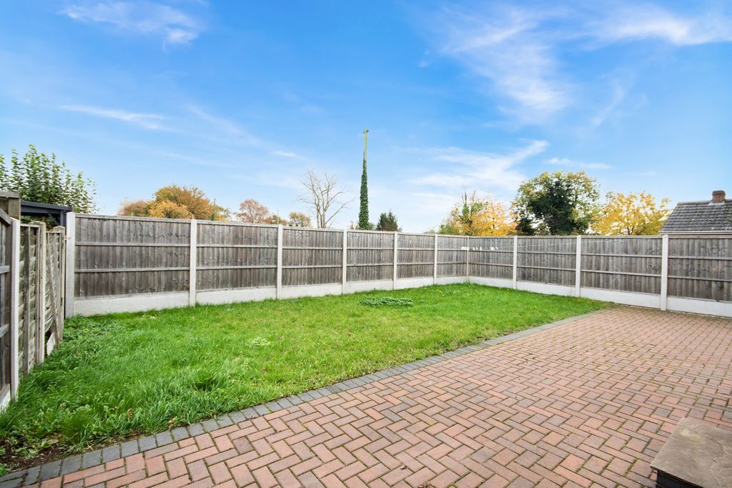 Property photo 3 of 14 Ewemove Estate Agent Scunthorpe - Rear Garden
