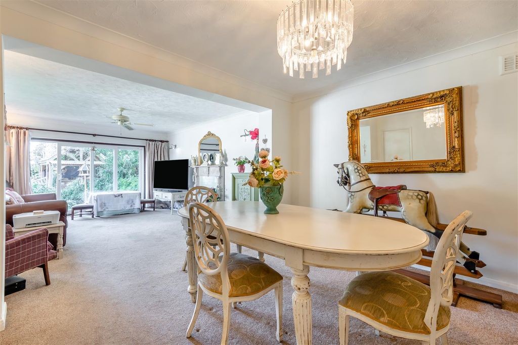 Property photo 3 of 14 8665358-Interior03.Jpg