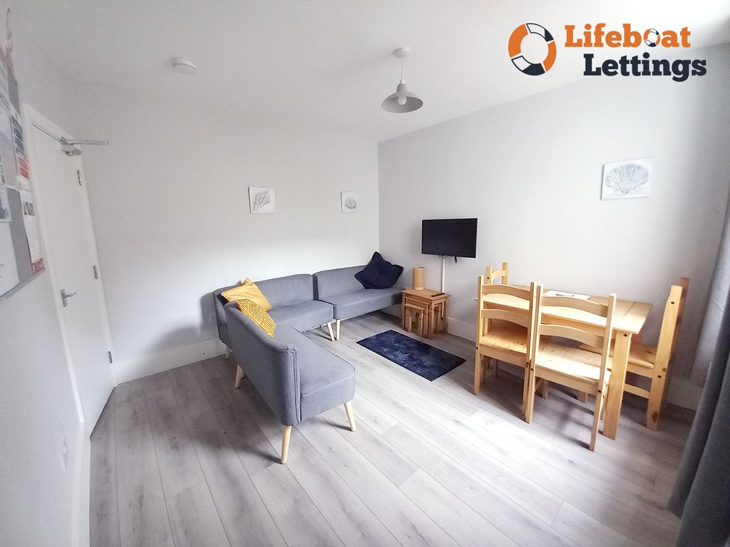 Property photo 3 of 8 Shared Lounge