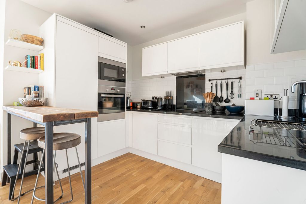 Property photo 2 of 19 Kitchen