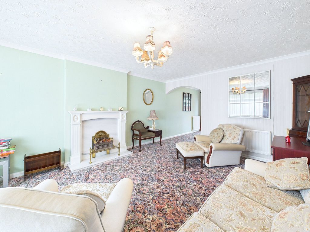 Property photo 2 of 17 Lounge