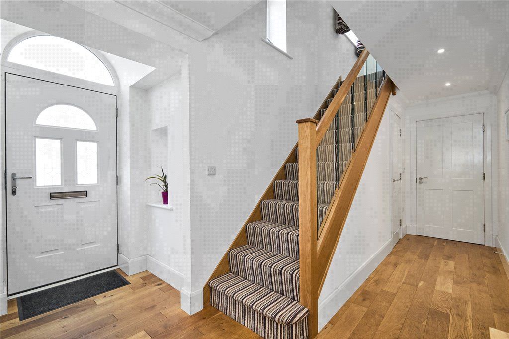 Property photo 2 of 24 Entrance Hall