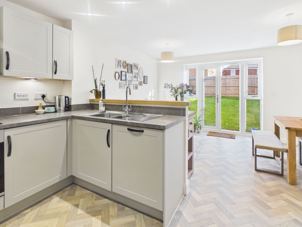Property photo 2 of 15 Flow Kitchen Diner 2